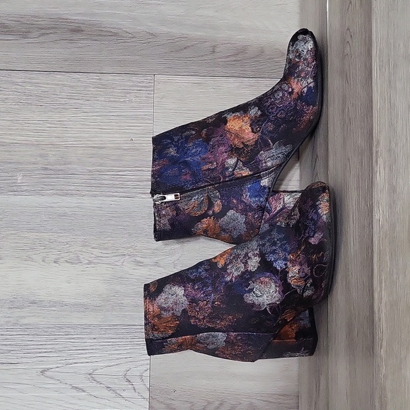 ZigiSoho Womens 7 Nydia Floral Tapestry Side Zip Ankle Bootie Metallic Colorful - Picture 2 of 9